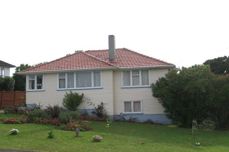 Photo of property in 12 Clairville Crescent, Wai O Taiki Bay, Auckland, 1072