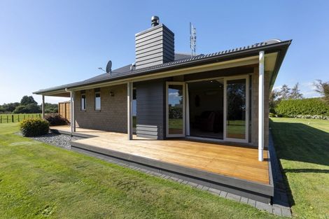 Photo of property in 8 Pitt Road, Hillsborough, New Plymouth, 4372