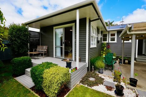 Photo of property in 112 Ruamahanga Crescent, Terrace End, Palmerston North, 4410