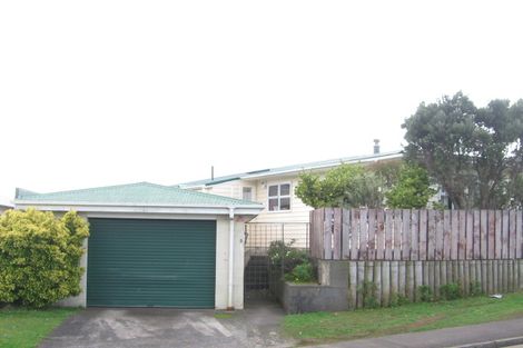 Photo of property in 3 Baylands Drive, Newlands, Wellington, 6037