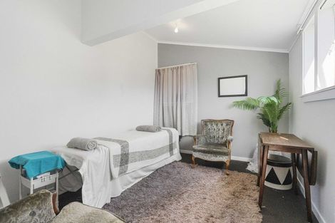 Photo of property in 4 Humphries Street, Greytown, 5712