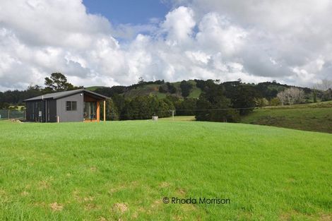 Photo of property in 12 Arahanga Road, Paparoa, 0571