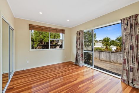 Photo of property in 20 Spencer Road, Pinehill, Auckland, 0632