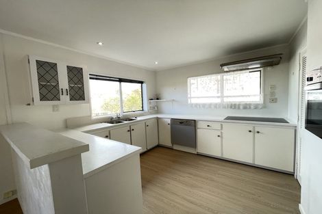 Photo of property in 2/127 Stapleford Crescent, Browns Bay, Auckland, 0630