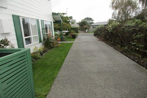 Photo of property in 5 Arthur Grove, Waikanae, 5036