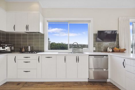 Photo of property in 53 Seaview Road, Paremata, Porirua, 5024