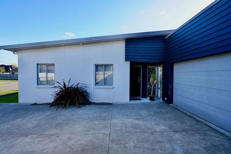 Photo of property in 27 Rosalie Terrace, Kelvin Grove, Palmerston North, 4414