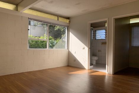 Photo of property in 60 Chelsea View Drive, Chatswood, Auckland, 0626