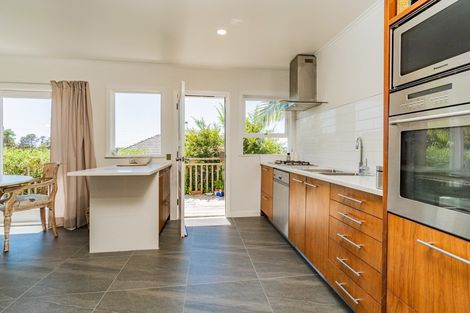 Photo of property in 1/237 Hepburn Road, Glendene, Auckland, 0602