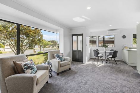 Photo of property in Redwood Village, 25/42 Main Road, Tawa, Wellington, 5028