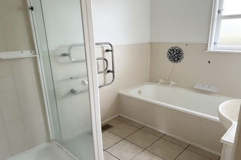 Photo of property in 116 Tiraumea Drive, Pakuranga, Auckland, 2010