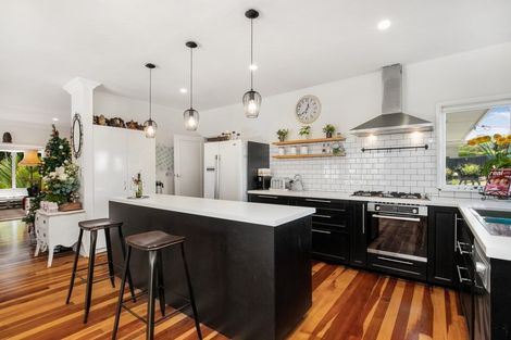 Photo of property in 70 Grande Vue Road, Hillpark, Auckland, 2102