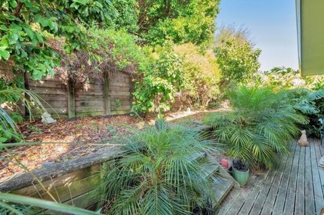 Photo of property in 33 Rangeview Road, Sunnyvale, Auckland, 0612