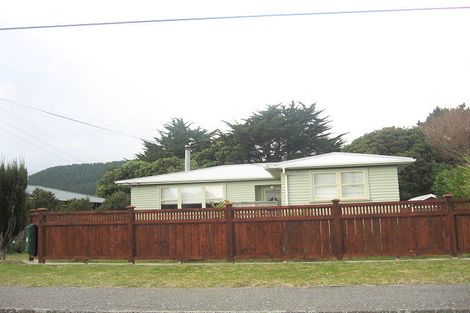 Photo of property in 126 Tilley Road, Paekakariki, 5034