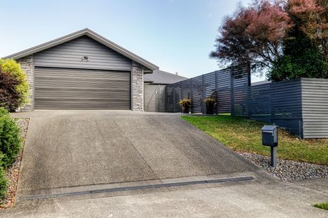 Photo of property in 3 Saint Heliers Grove, Fitzherbert, Palmerston North, 4410
