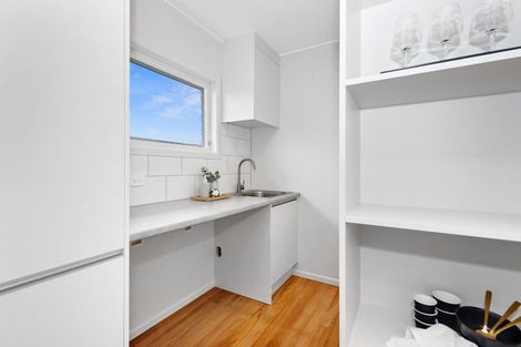 Photo of property in 2 Mears Road, St Andrews, Hamilton, 3200