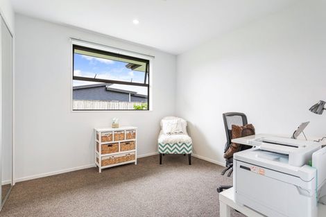 Photo of property in 13 Robert Might Road, Kumeu, 0810
