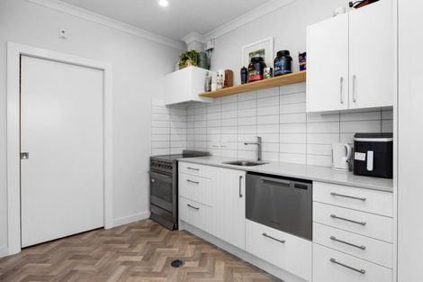 Photo of property in Mclean Towers, 2h/3 Shakespeare Road, Napier South, Napier, 4110