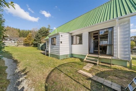 Photo of property in 1 Garth Lane, Maoribank, Upper Hutt, 5018