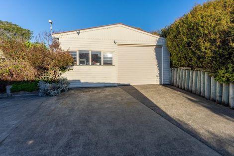 Photo of property in 36 Queens Road, Waikanae Beach, Waikanae, 5036