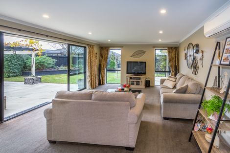 Photo of property in 21 Bernice Crescent, Yaldhurst, Christchurch, 8042