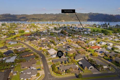 Photo of property in 70 Cholmondeley Crescent, Whitianga, 3510
