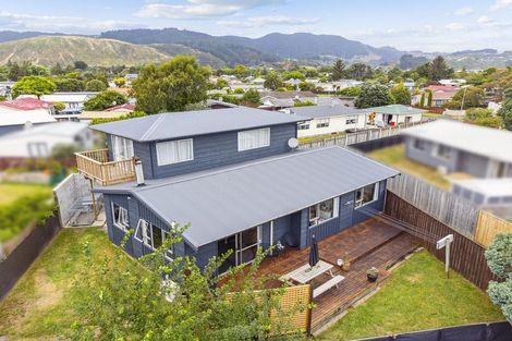 Photo of property in 14 Cypress Grove, Paraparaumu, 5032