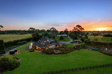 Photo of property in 255 Clifton Road, Whitford, Howick, 2571