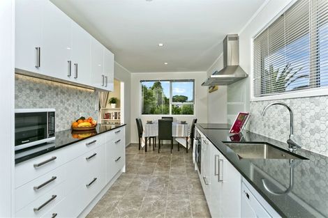 Photo of property in 33 Donovan Avenue, Massey, Auckland, 0614