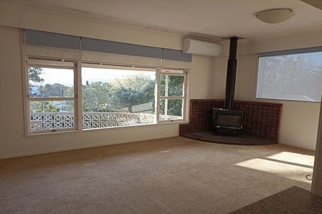 Photo of property in 15 Pohutukawa Avenue, Red Beach, 0932