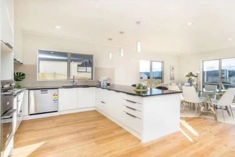 Photo of property in 11 Mettam Drive, Swanson, Auckland, 0614