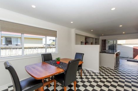 Photo of property in 11 Truby King Street, Merrilands, New Plymouth, 4312