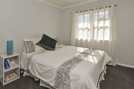 Photo of property in 2/284 East Coast Road, Forrest Hill, Auckland, 0620
