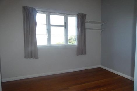 Photo of property in 92 Sutherland Road, Melrose, Wellington, 6023