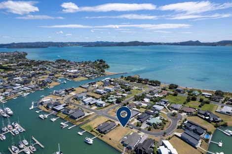 Photo of property in 16 Finch Street, One Tree Point, 0118