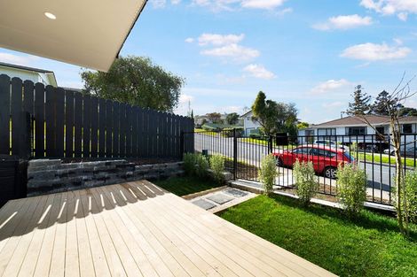 Photo of property in 1 Tacitus Place, Totara Vale, Auckland, 0629