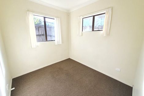 Photo of property in 33 Claverdon Drive, Massey, Auckland, 0614