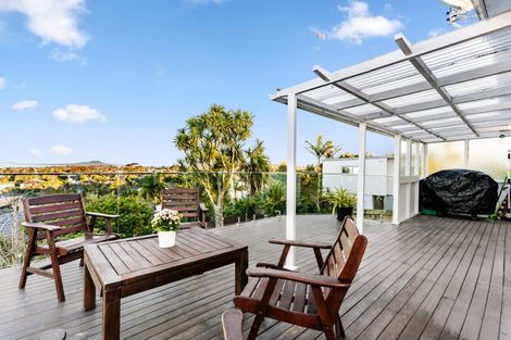 Photo of property in 797 East Coast Road, Northcross, Auckland, 0630