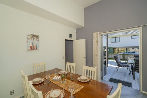 Photo of property in 17 Hahei Beach Road, Hahei, Whitianga, 3591