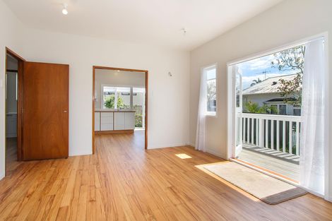 Photo of property in 32 Te Atatu Road, Te Atatu South, Auckland, 0610