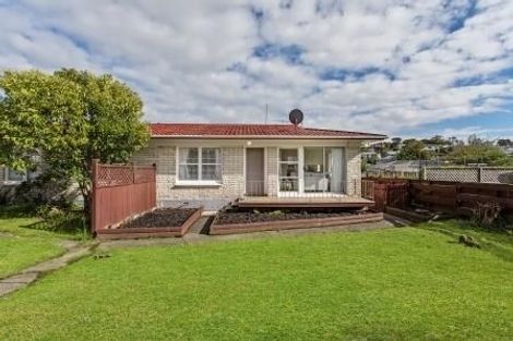 Photo of property in 2/13 Wykeham Place, Glenfield, Auckland, 0629