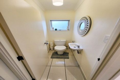 Photo of property in 2/18a Sherwood Avenue, Te Atatu South, Auckland, 0610