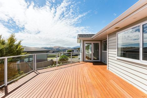 Photo of property in 14 Canary Way, Whitby, Porirua, 5024