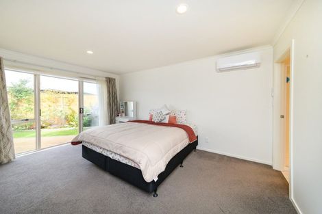 Photo of property in 98 Rosalie Terrace, Kelvin Grove, Palmerston North, 4414