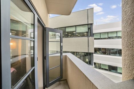 Photo of property in Westhaven Apartments, 2/127 Molesworth Street, Thorndon, Wellington, 6011