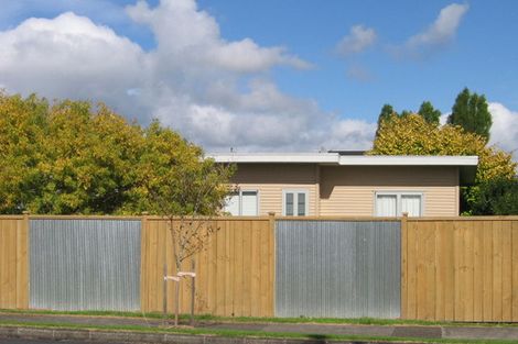 Photo of property in 1/686 Te Atatu Road, Te Atatu Peninsula, Auckland, 0610