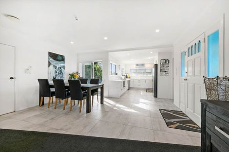 Photo of property in 84 Shaw Road, Oratia, Auckland, 0604