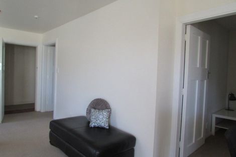 Photo of property in 2 Hawkhurst Road, Lyttelton, 8082