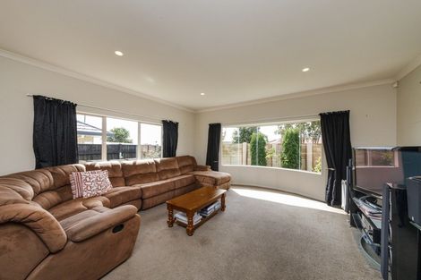 Photo of property in 116 Ruapehu Drive, Fitzherbert, Palmerston North, 4410