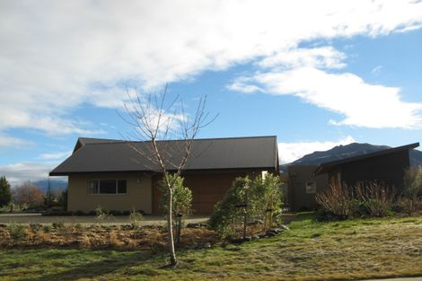 Photo of property in 5 Ridgecrest, Wanaka, 9305